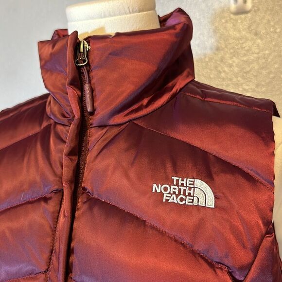 NEW The North Face 550 women’s goose down vest burgundy color size XS - Picture 3 of 13